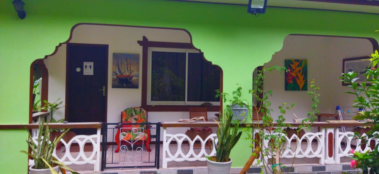 Dan Zoranz Self Catering Guest House ลาดิก ภายนอก รูปภาพ