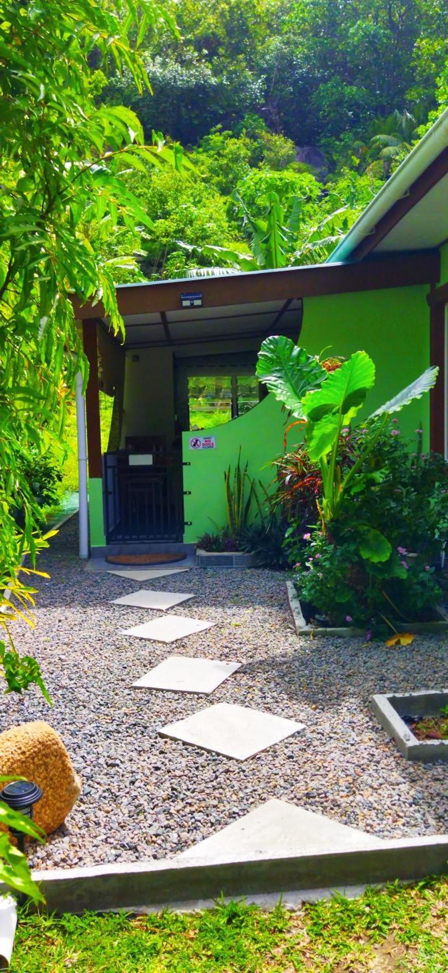 Dan Zoranz Self Catering Guest House ลาดิก ภายนอก รูปภาพ