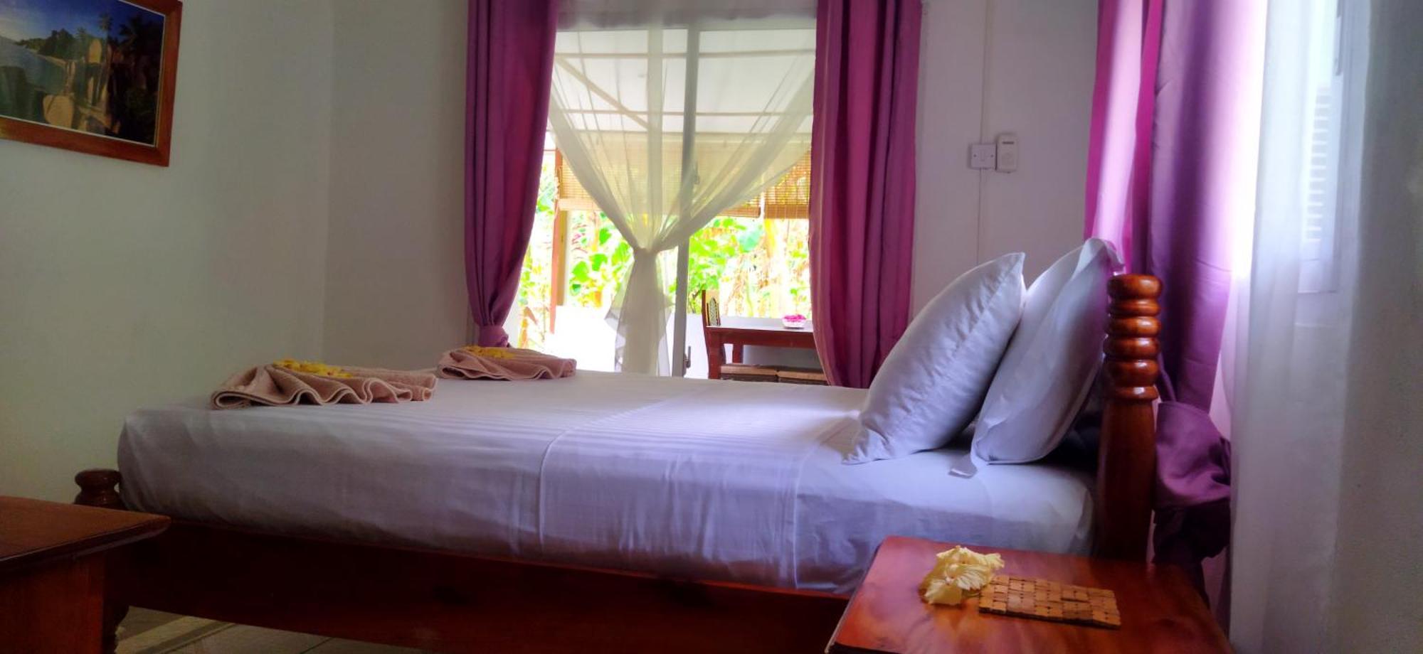 Dan Zoranz Self Catering Guest House ลาดิก ภายนอก รูปภาพ