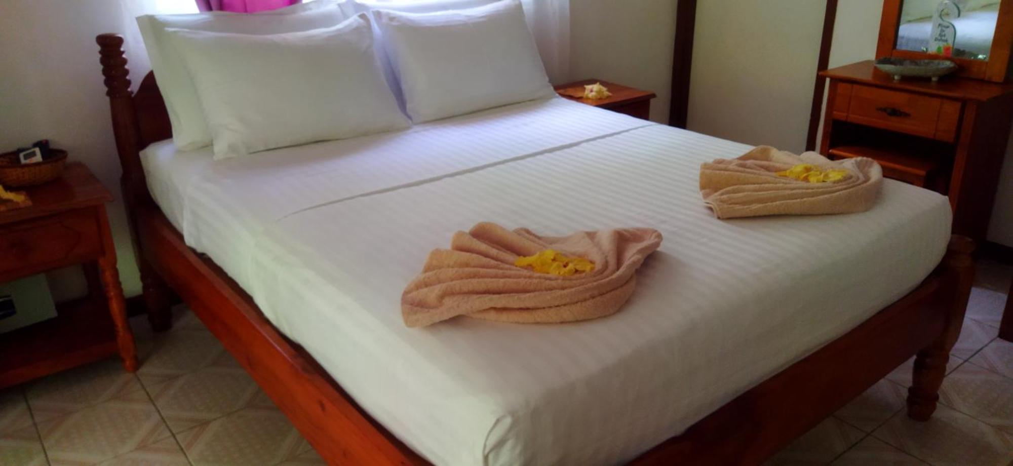 Dan Zoranz Self Catering Guest House ลาดิก ภายนอก รูปภาพ