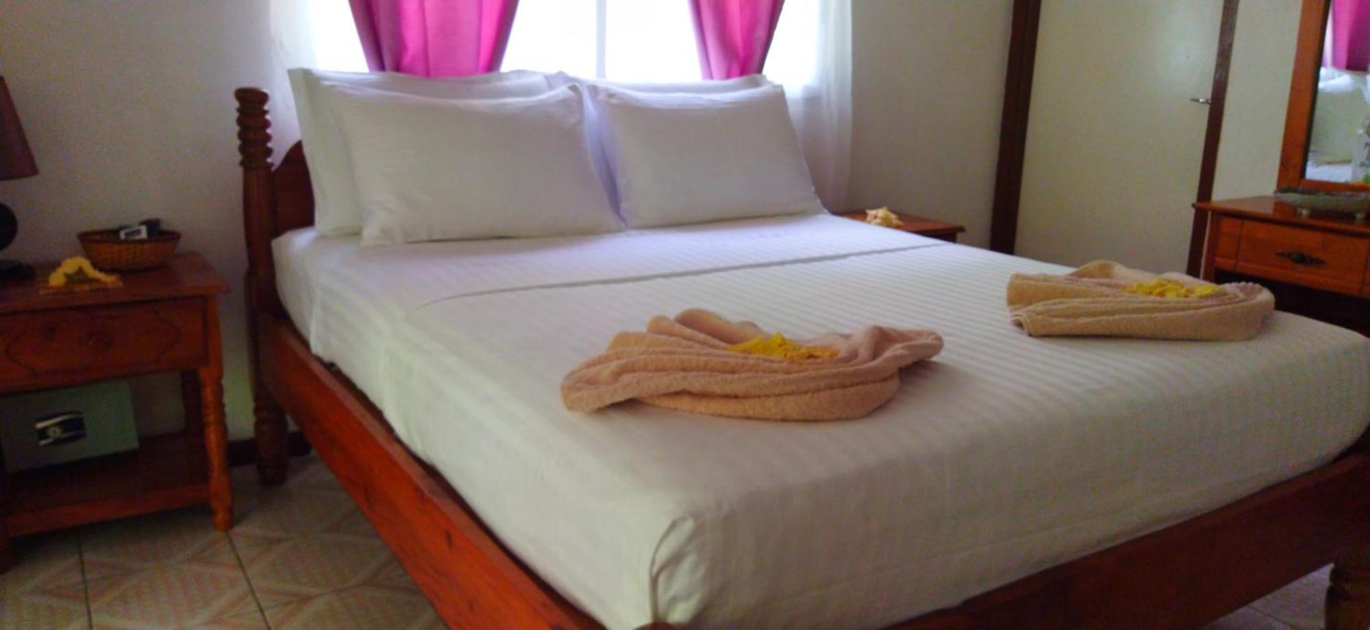 Dan Zoranz Self Catering Guest House ลาดิก ภายนอก รูปภาพ